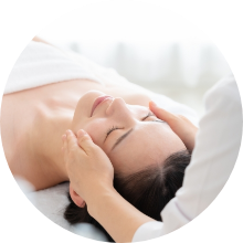 スタッフによる施術の様子